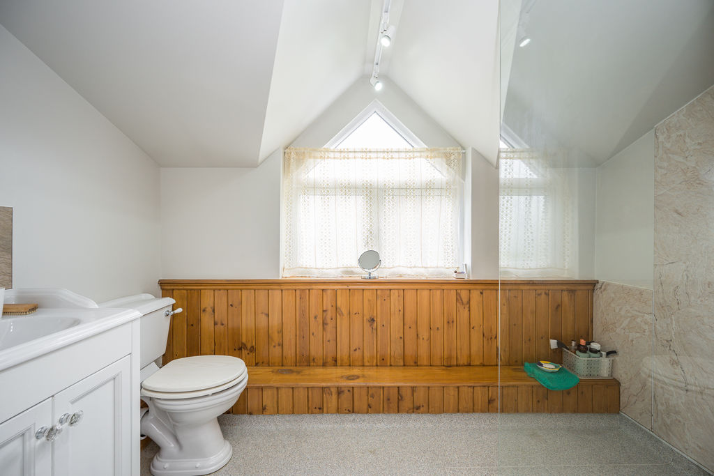 En-Suite- click for photo gallery